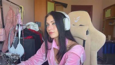 AdeliaGoel Live Image