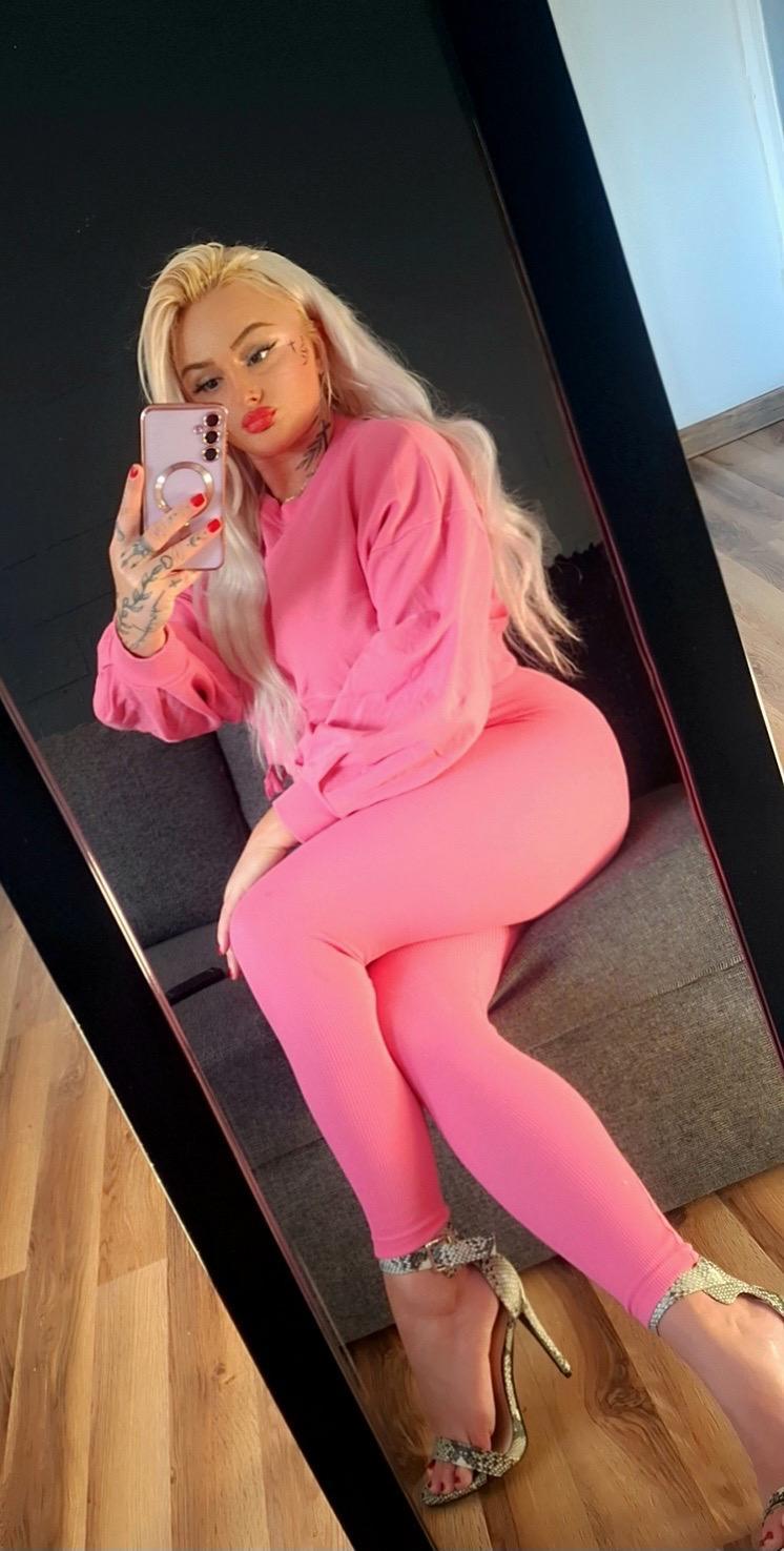 AnastasiaBody Live Image