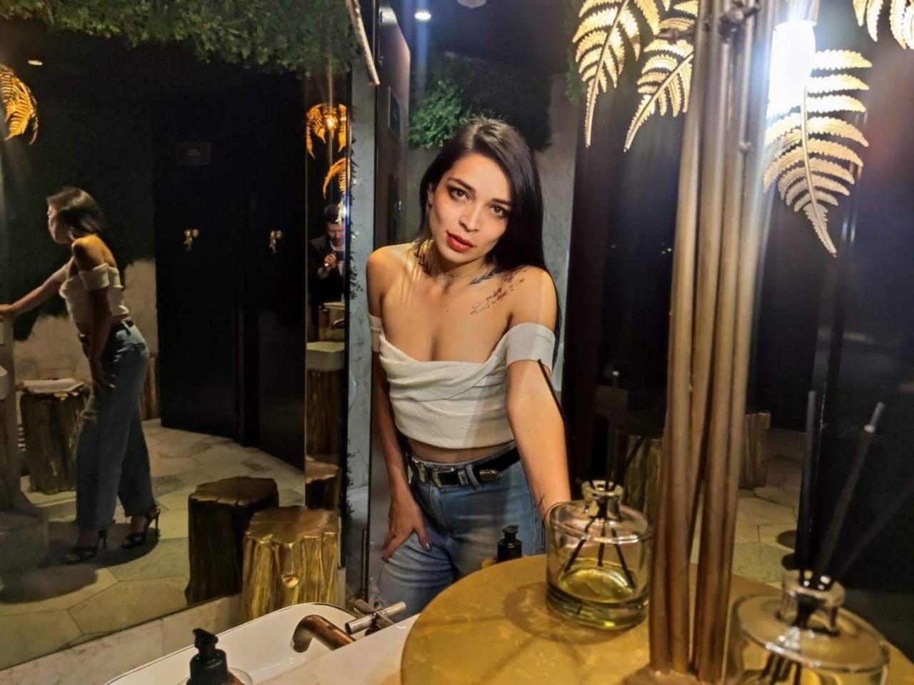 EmilyVega69 Live Image
