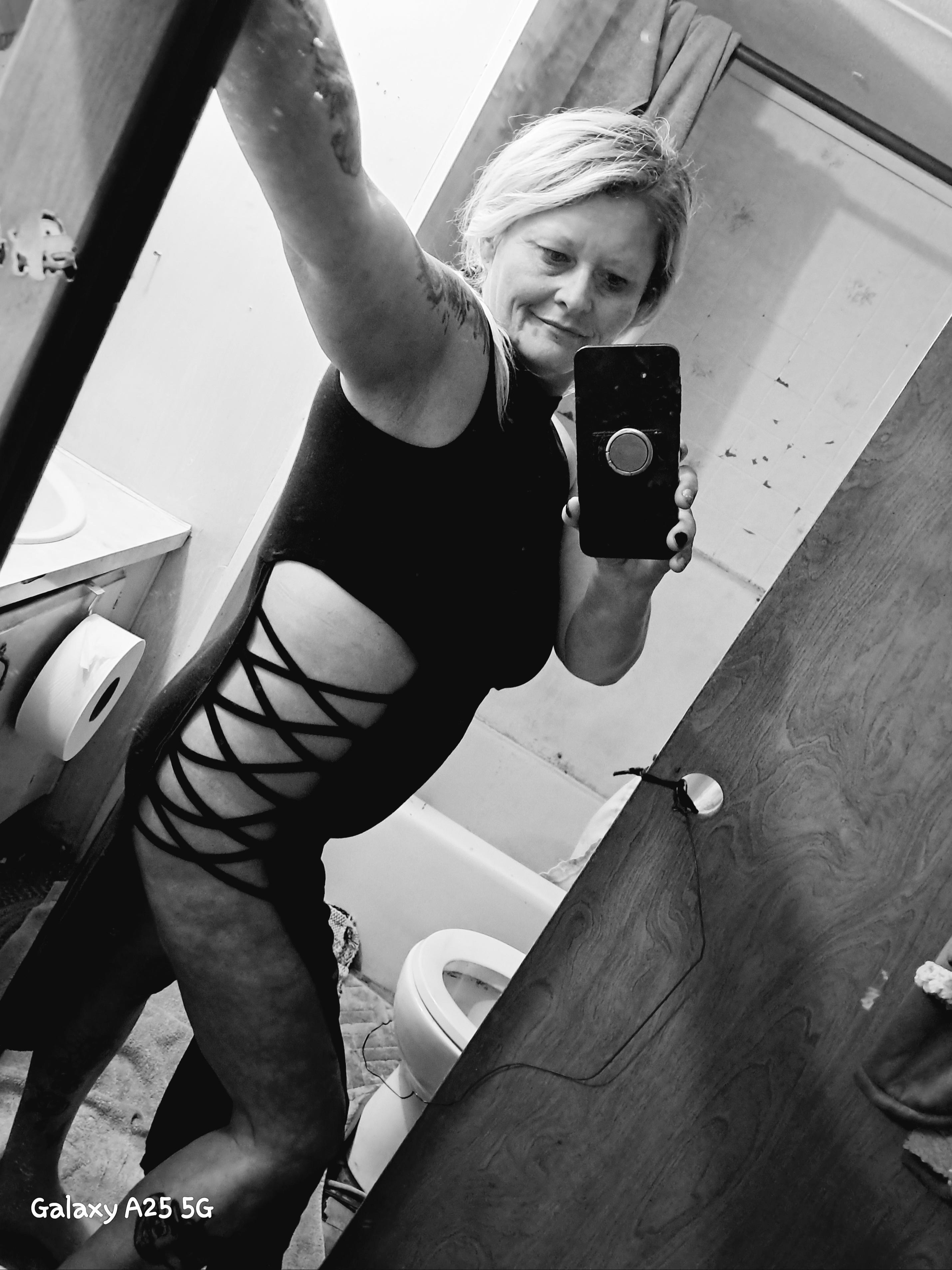 GypsyGirl82 Live Image