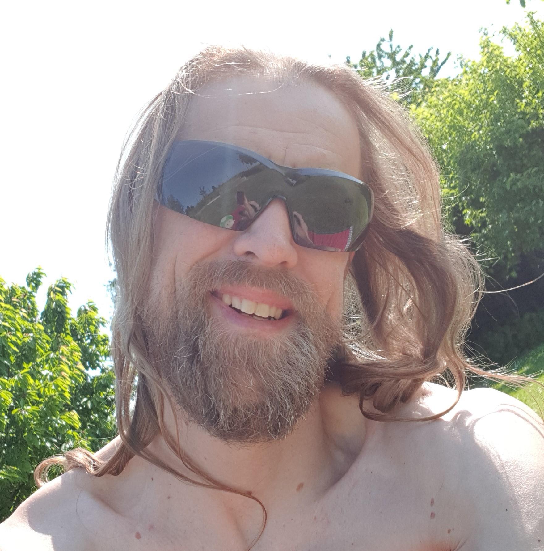 HornyCorny82 Live Image