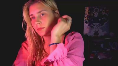 JunieStarrett Live Image