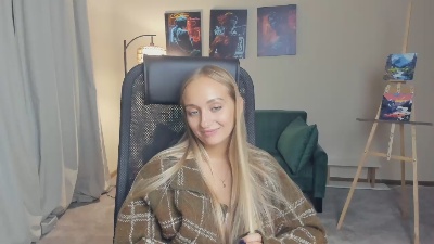 KarlyMclaird Live Image