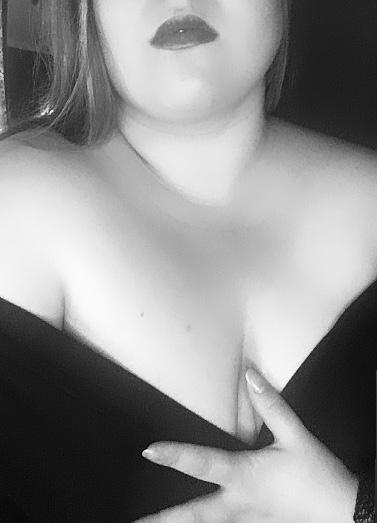 Lady__Cherry Live Image