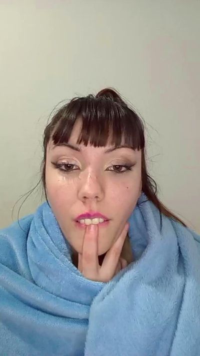 Lara_99_ Live Image