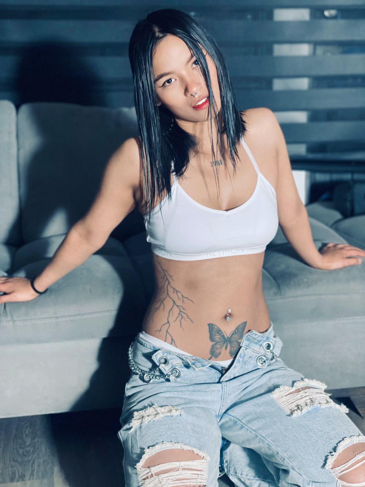SaraLoveee_ Live Image