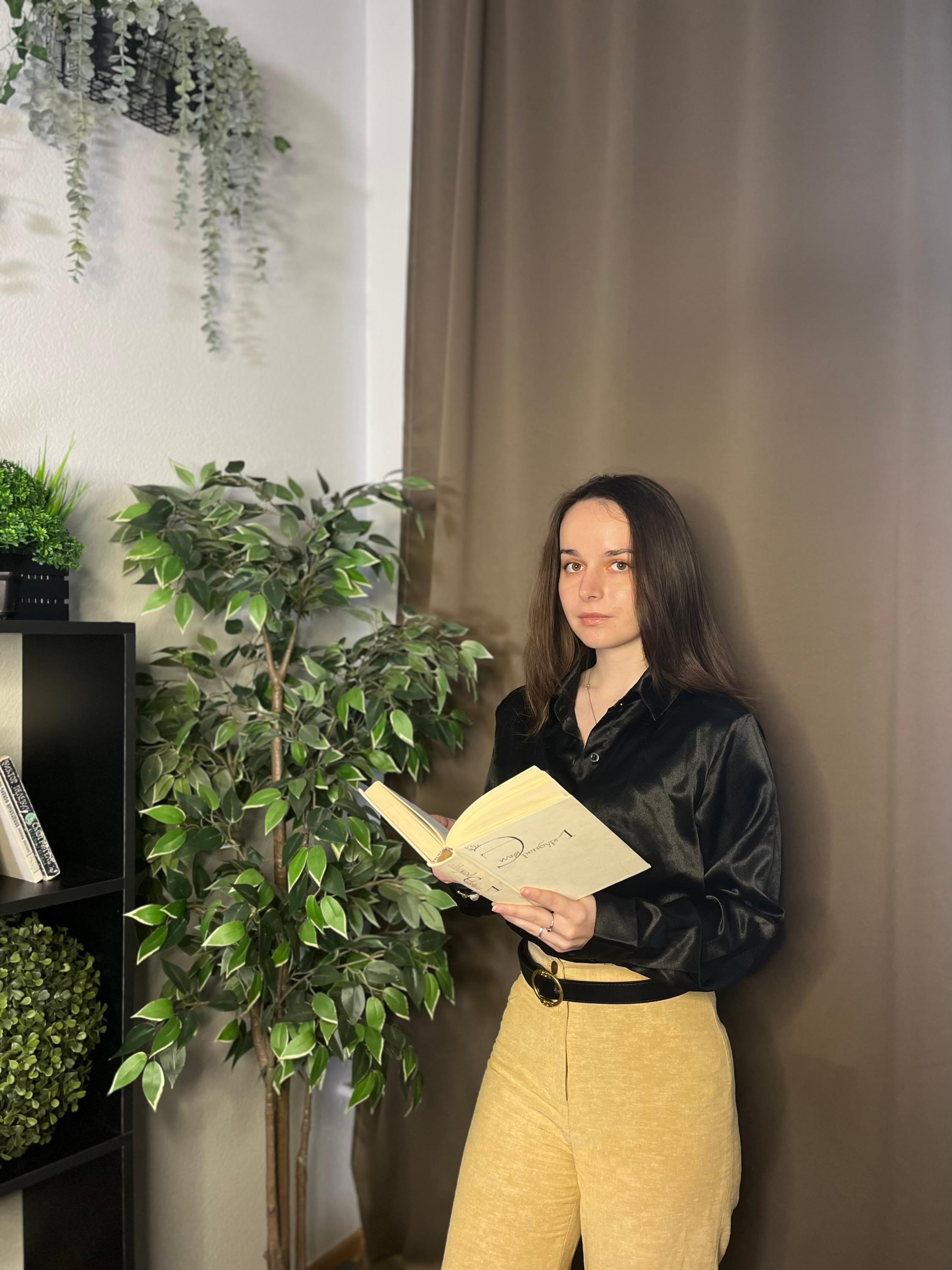 ShylaDescombes Live Image