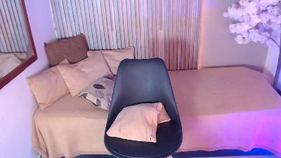 Sophia_curvy1 Live Image
