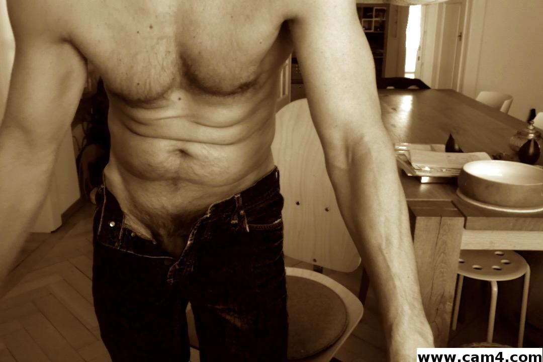 max008 Live Image
