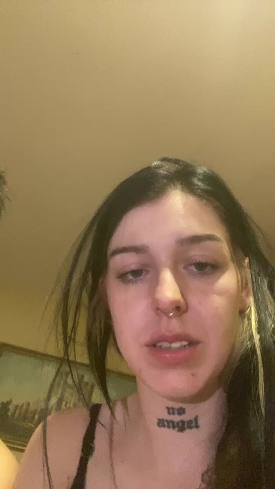 xxxAgatha Live Image