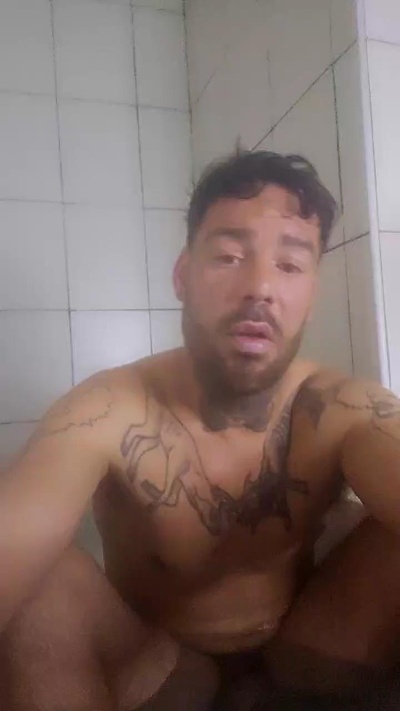 0str8_guys live from United Kingdom