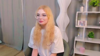 AleshaKasuboski live from France