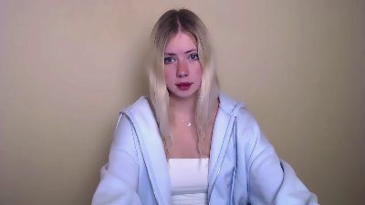 AliceMeaww_ live from United States
