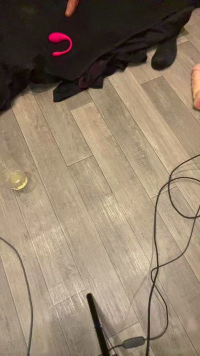 Analqueen2204 live from United Kingdom