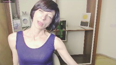 AngelinaLess_ live from United States