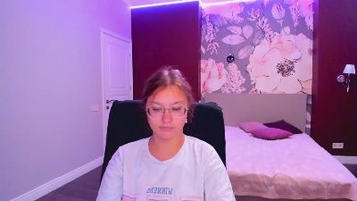 AngelinaLow live from United States