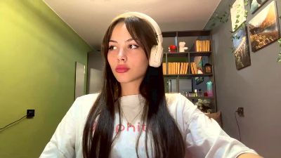 AraVanderwal live from United States