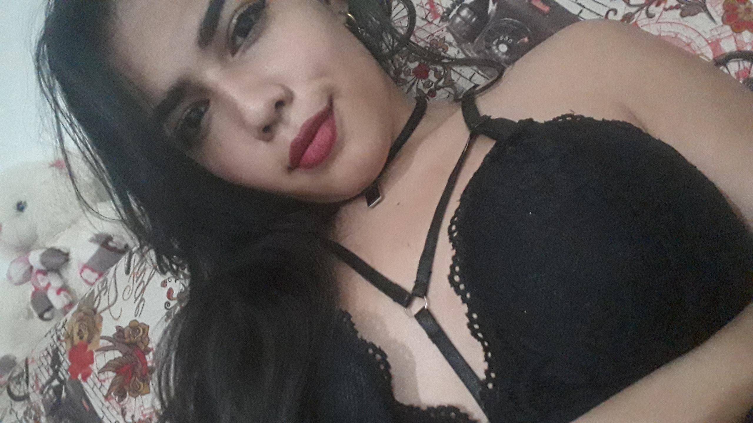 Ariacollins live from Colombia