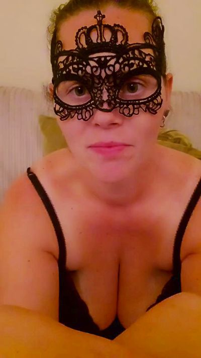 AstridXOX live from United Kingdom