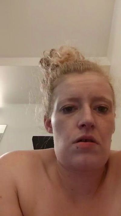 BanginBlondie live from United States