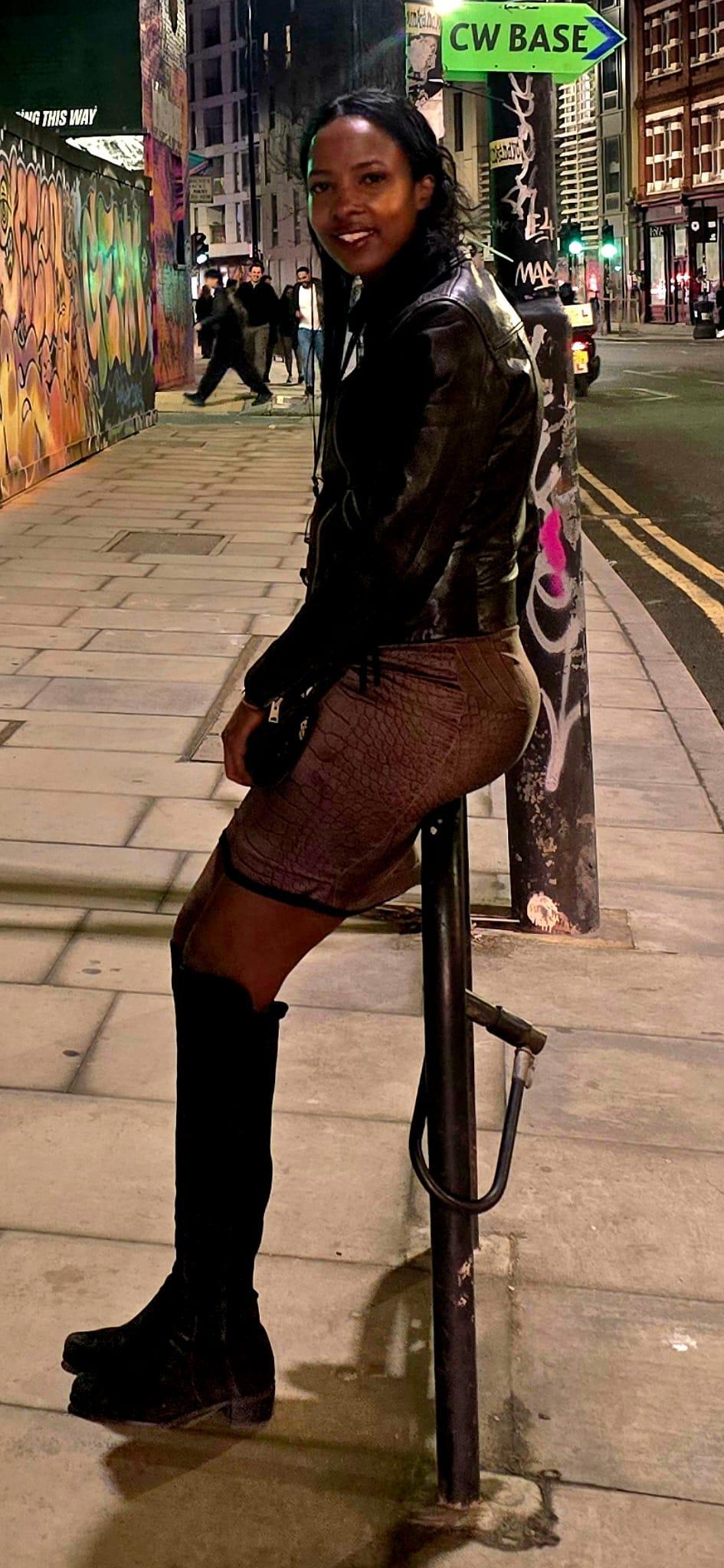 BellaZee live from United Kingdom