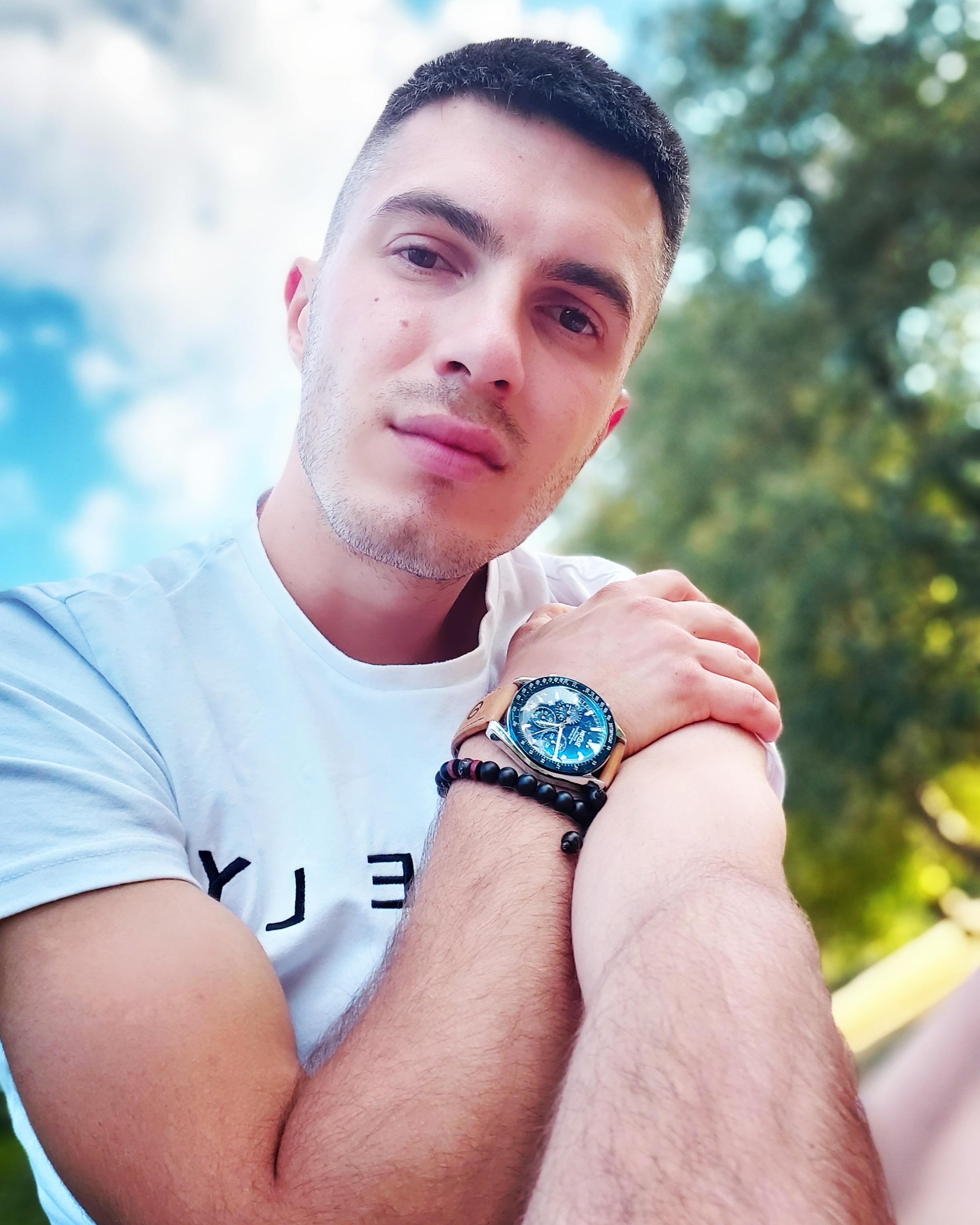 Bubu19972 live from United Kingdom