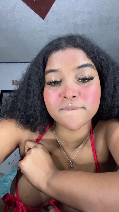Chloeefox1 live from Colombia