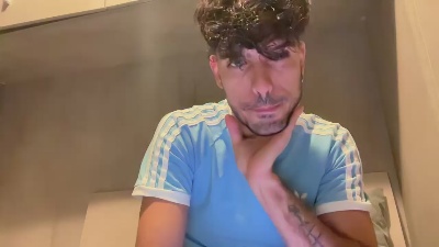 Davinci974 live from Spain