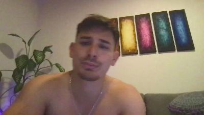 E1drian32_ live from Argentina