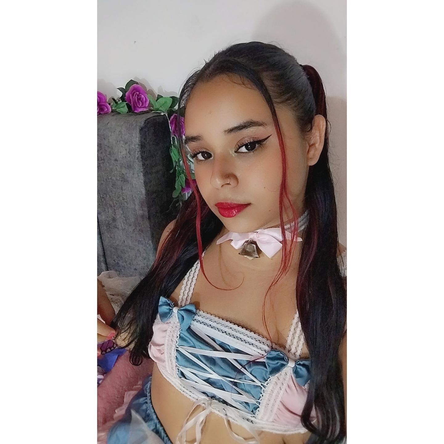 Emilymeow99 live from Colombia