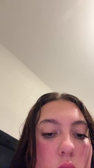 Goddessvic live from United Kingdom