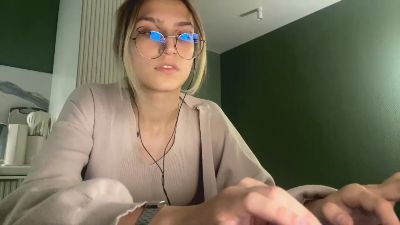 KarenaReinhart live from France