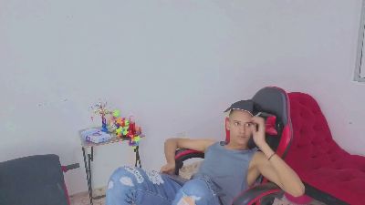 Ken_LatinBoy18 live from Colombia