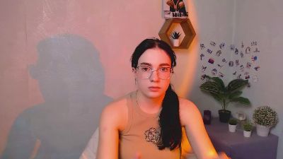 KristenSi_ live from United States