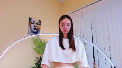 KyleeIsby live from France