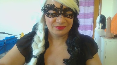 Laninapiccolina live from Italy