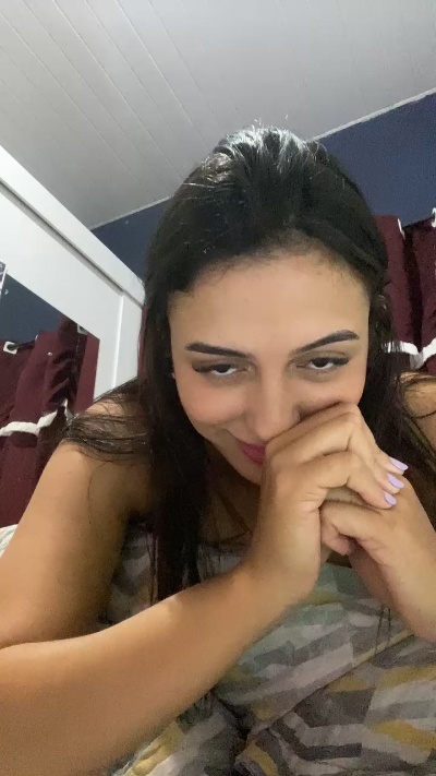 Lauramollina live from Brazil
