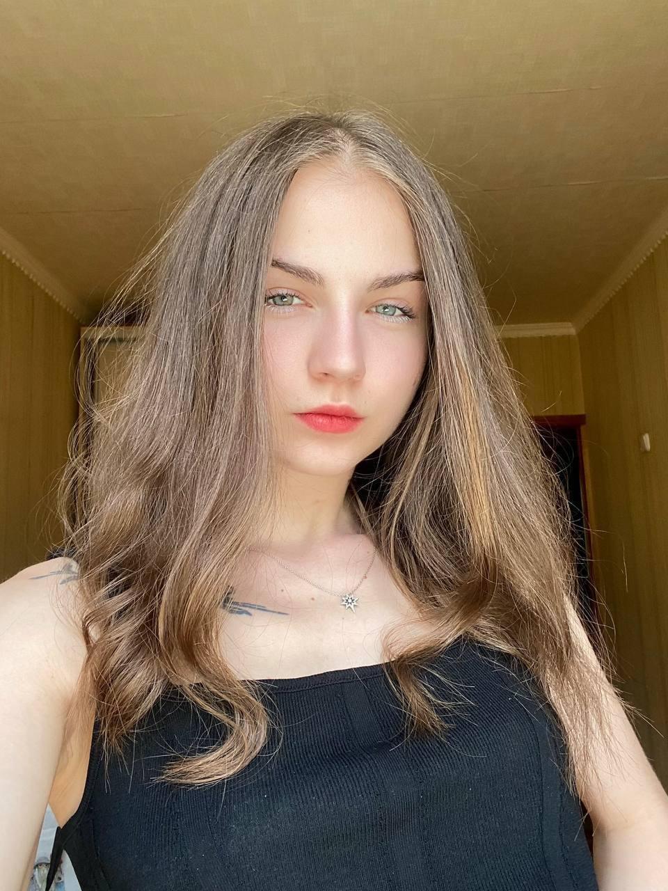 Lilu__Moon live from United States