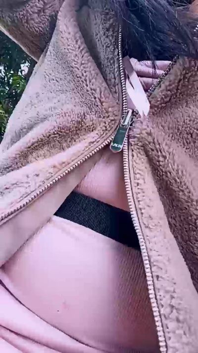 Lindafox99 live from Italy