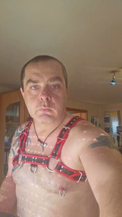 Locked_slave44 live from Germany