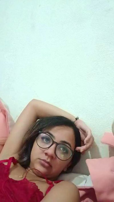 LoiraSafada26 live from Brazil