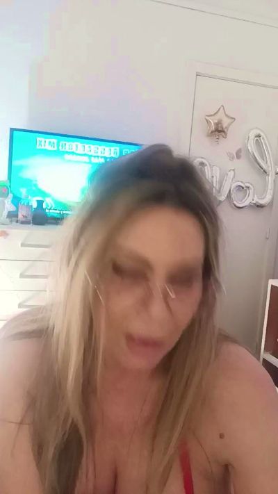 Lolavalecuatro live from Argentina