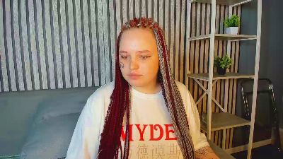 Looly_Rise live from United States