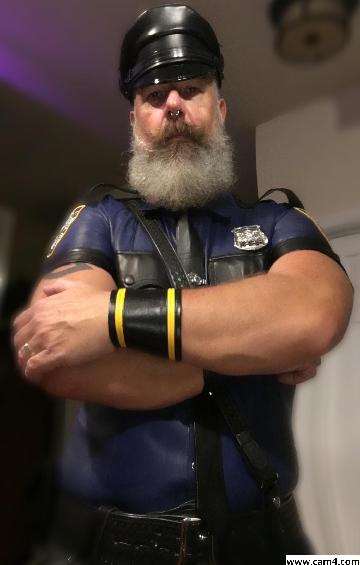 LthrBearNJ live from United States