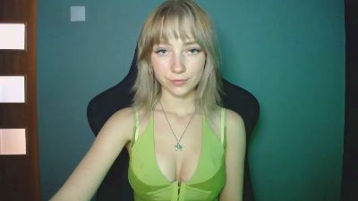LuciaAdorable live from United Kingdom