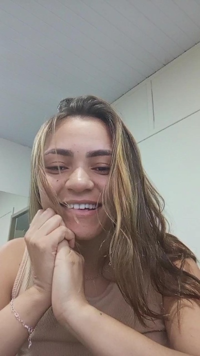 Mel_meiga live from Brazil