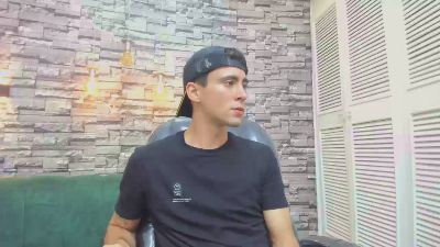 Mike_Whitee live from United States