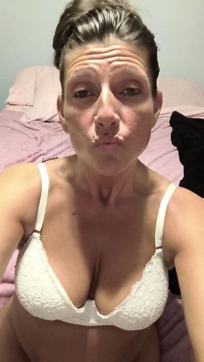 NaomiKissinger live from United States
