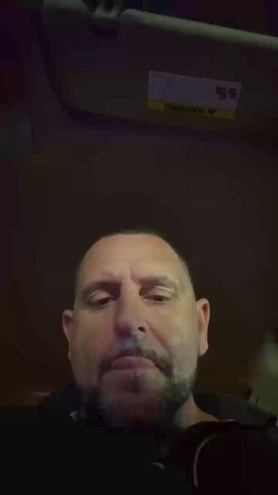 Nicebigtrav live from United States