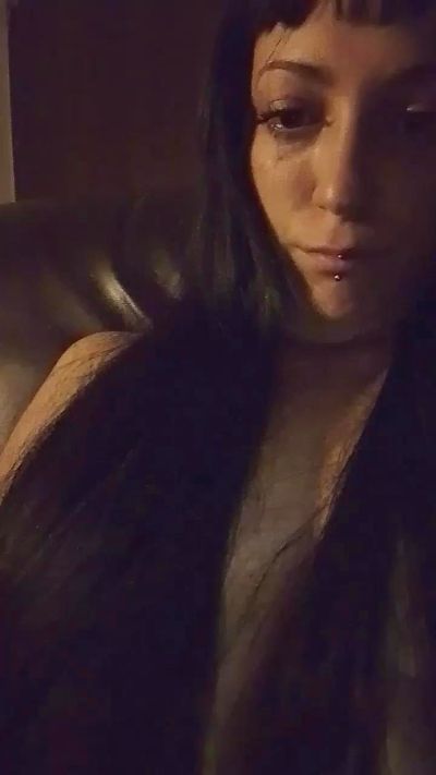 Nisrina25 live from Spain